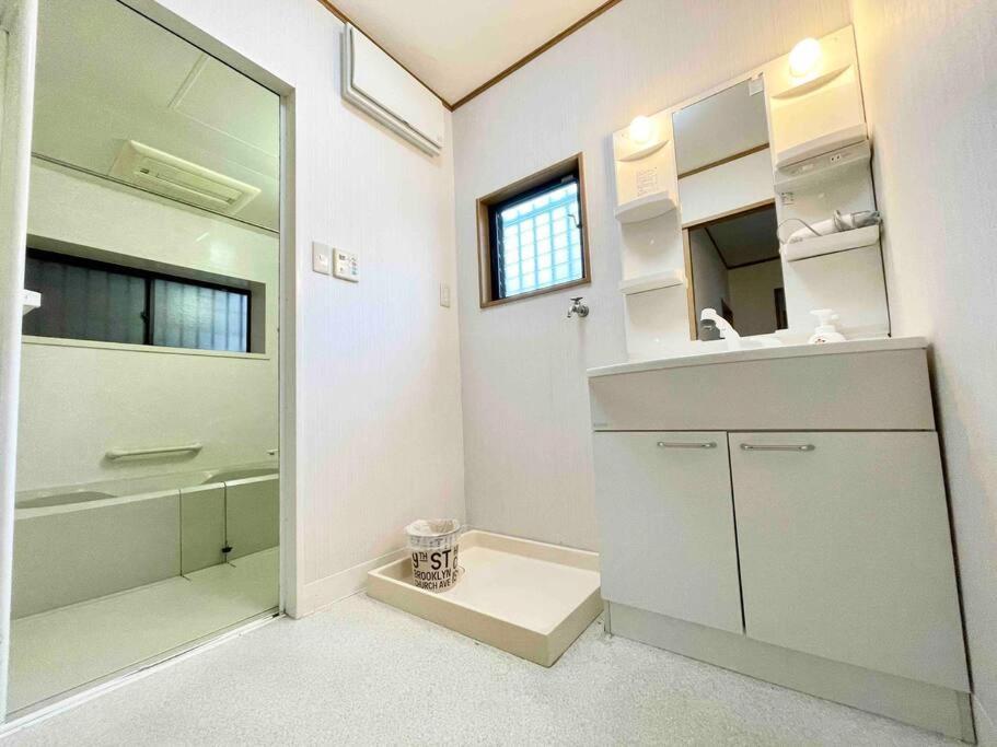 Appartamento 鶴橋駅徒歩2分 トイレ浴室複数あり3階建て一軒家車庫付き Osaka Esterno foto