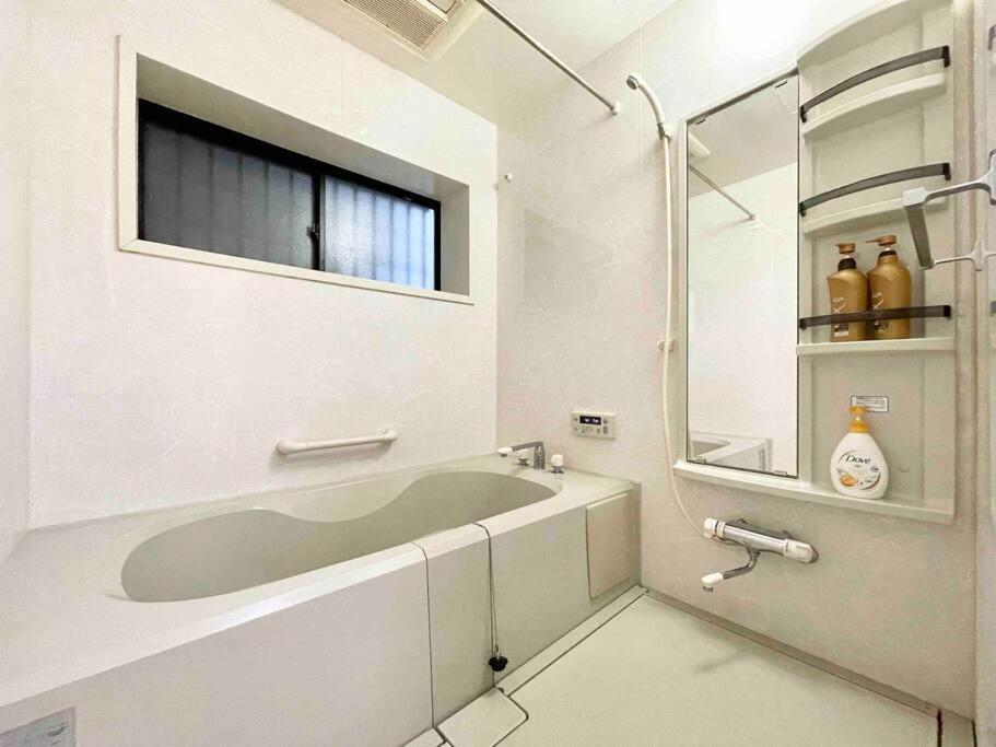 Appartamento 鶴橋駅徒歩2分 トイレ浴室複数あり3階建て一軒家車庫付き Osaka Esterno foto
