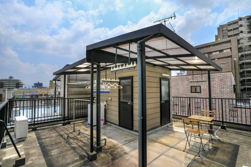 Appartamento 鶴橋駅徒歩2分 トイレ浴室複数あり3階建て一軒家車庫付き Osaka Esterno foto