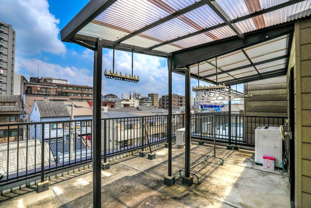 Appartamento 鶴橋駅徒歩2分 トイレ浴室複数あり3階建て一軒家車庫付き Osaka Esterno foto